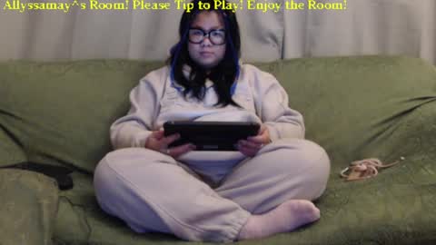 Allyssamay online show from December 31, 3:01 am