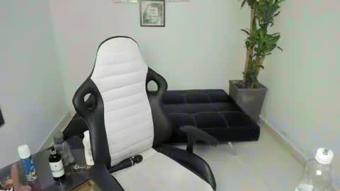 allyssann online show from January 28, 1:08 am