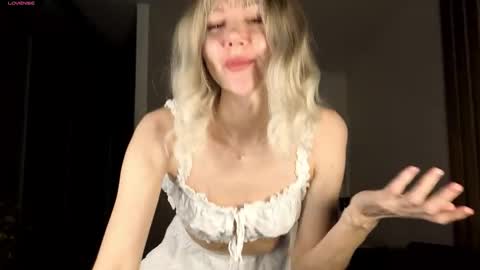 Snapshot of allyyssaaa chatting on February 19, 6:15 pm allyyssaaa online show from February 19, 6:15 pm