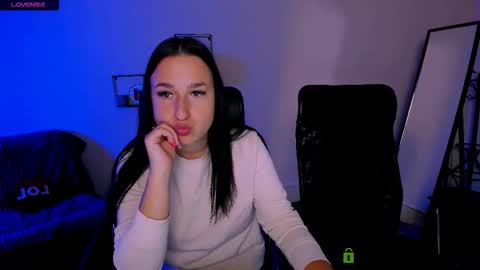 alma_black online show from September 22, 5:42 am