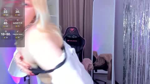 Snapshot of alma_wilson chatting on February 5, 6:26 pm Amina online show from February 5, 6:26 pm