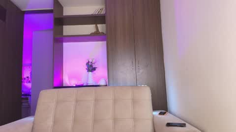 Alma Castillo online show from June 6, 2:38 am