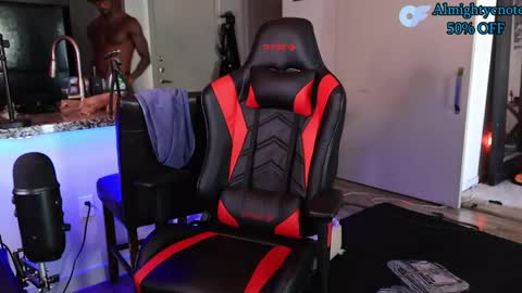 Snapshot of almightycnote chatting on April 11, 8:57 pm Almightycnote online show from April 11, 8:57 pm