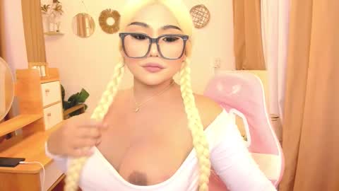 Snapshot of alodiacums chatting on November 26, 12:00 am alodia x princess online show from November 26, 12:00 am