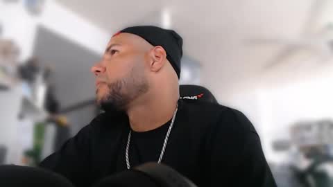 Snapshot of aloha_king chatting on October 17, 2:26 am simplyfaded online show from October 17, 2:26 am