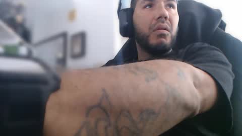 Snapshot of aloha_king chatting on November 1, 9:28 pm simplyfaded online show from November 1, 9:28 pm