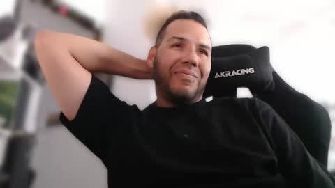 Snapshot of aloha_king chatting on November 16, 10:37 pm simplyfaded online show from November 16, 10:37 pm