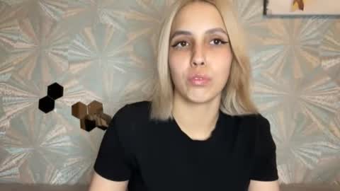 Lisa online show from September 9, 2:38 pm