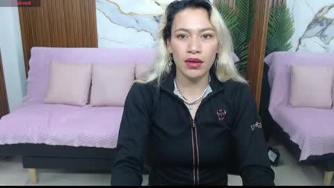 Snapshot of alonddra_tay chatting on April 16, 11:44 am alonddra_tay online show from April 16, 11:44 am