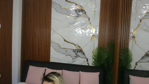 Snapshot of alonddra_tay chatting on April 17, 11:35 am alonddra_tay online show from April 17, 11:35 am