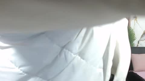 Snapshot of alonddra_tay chatting on April 22, 11:34 am alonddra_tay online show from April 22, 11:34 am