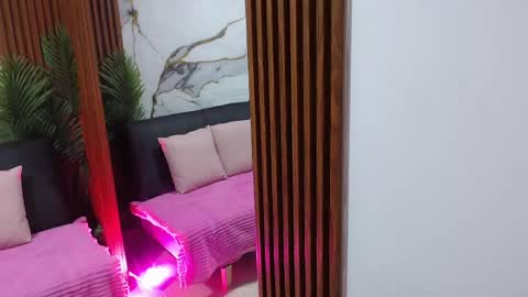 Snapshot of alonddra_tay chatting on April 23, 11:31 am alonddra_tay online show from April 23, 11:31 am