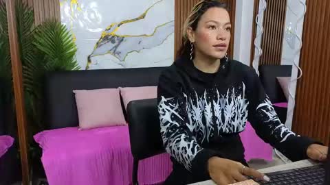 Snapshot of alonddra_tay chatting on April 29, 11:36 am alonddra_tay online show from April 29, 11:36 am