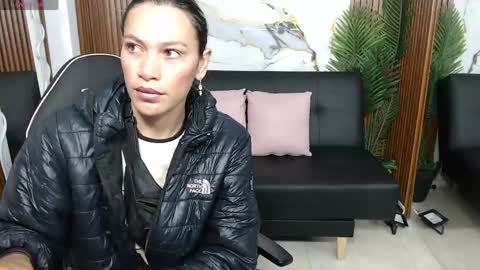 Snapshot of alonddra_tay chatting on May 3, 11:38 am alonddra_tay online show from May 3, 11:38 am