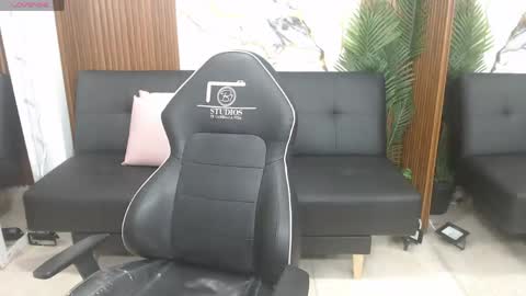 Snapshot of alonddra_tay chatting on May 5, 11:29 am alonddra_tay online show from May 5, 11:29 am
