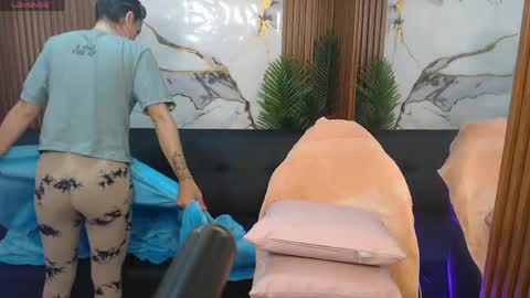Snapshot of alonddra_tay chatting on May 8, 11:37 am alonddra_tay online show from May 8, 11:37 am