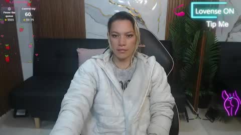 Snapshot of alonddra_tay chatting on May 24, 11:26 am alonddra_tay online show from May 24, 11:26 am