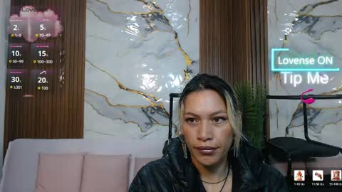 Snapshot of alonddra_tay chatting on May 27, 11:29 am alonddra_tay online show from May 27, 11:29 am