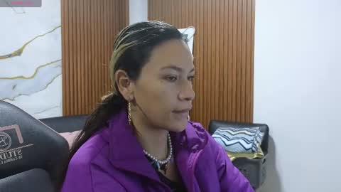 Snapshot of alonddra_tay chatting on June 17, 12:07 pm alonddra_tay online show from June 17, 12:07 pm