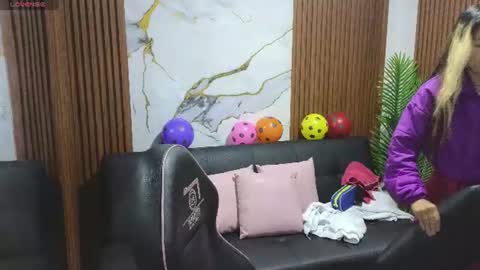 Snapshot of alonddra_tay chatting on June 22, 11:29 am alonddra_tay online show from June 22, 11:29 am