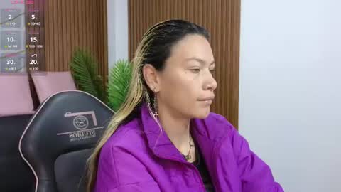 Snapshot of alonddra_tay chatting on June 29, 11:43 am alonddra_tay online show from June 29, 11:43 am