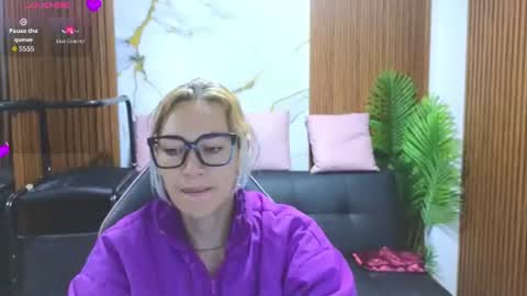Snapshot of alonddra_tay chatting on July 17, 11:39 am alonddra_tay online show from July 17, 11:39 am