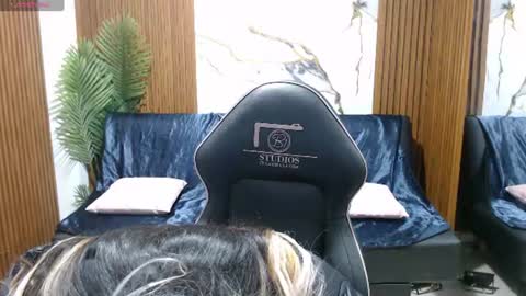 Snapshot of alonddra_tay chatting on July 27, 11:28 am alonddra_tay online show from July 27, 11:28 am
