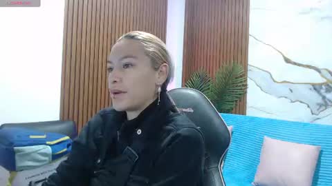 Snapshot of alonddra_tay chatting on July 31, 11:31 am alonddra_tay online show from July 31, 11:31 am