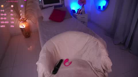 Alondra online show from June 2, 11:12 am