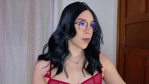 Snapshot of alonehazel chatting on February 21, 10:00 pm Hazel Bowie online show from February 21, 10:00 pm