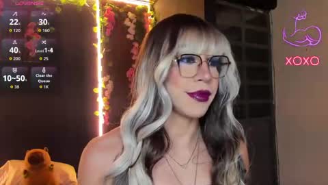 Snapshot of alonehazel chatting on July 25, 11:13 pm Hazel Bowie online show from July 25, 11:13 pm