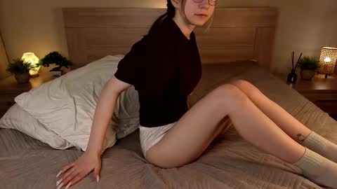 Snapshot of aloreanna chatting on March 26, 4:01 pm Alorenna online show from March 26, 4:01 pm