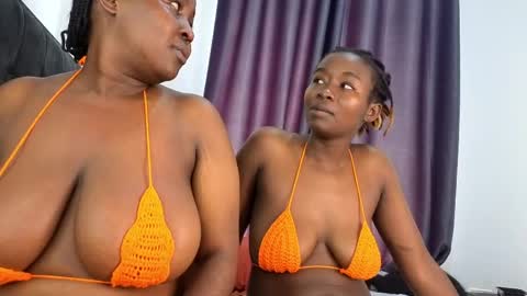 Snapshot of alotta_titties chatting on April 15, 10:00 am alotta_titties online show from April 15, 10:00 am