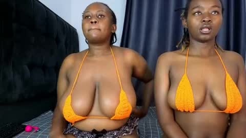 Snapshot of alotta_titties chatting on April 30, 7:31 pm alotta_titties online show from April 30, 7:31 pm
