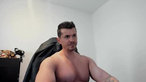 Snapshot of alphagodleatherking92 chatting on February 28, 12:28 pm LeatherMaster online show from February 28, 12:28 pm