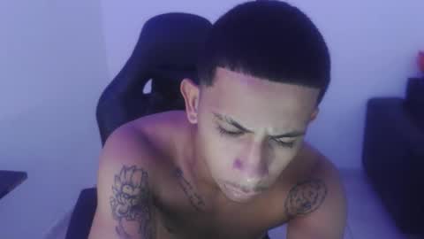 Snapshot of alphas_latins chatting on March 3, 6:08 am alphas_latins online show from March 3, 6:08 am