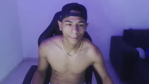 Snapshot of alphas_latins chatting on March 8, 10:13 pm alphas_latins online show from March 8, 10:13 pm