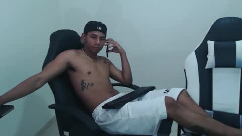 Snapshot of alphas_latins chatting on March 23, 7:07 pm alphas_latins online show from March 23, 7:07 pm