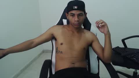 Snapshot of alphas_latins chatting on March 25, 2:50 am alphas_latins online show from March 25, 2:50 am