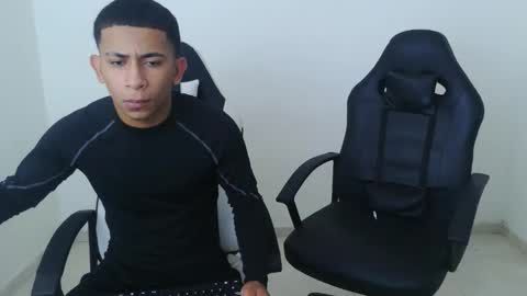 Snapshot of alphas_latins chatting on March 25, 8:26 pm alphas_latins online show from March 25, 8:26 pm