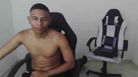 Snapshot of alphas_latins chatting on March 26, 6:46 pm alphas_latins online show from March 26, 6:46 pm