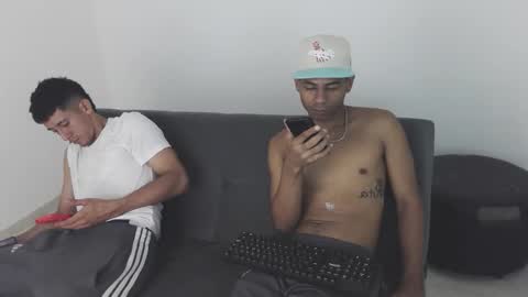 alphas_latins online show from June 11, 2:53 am