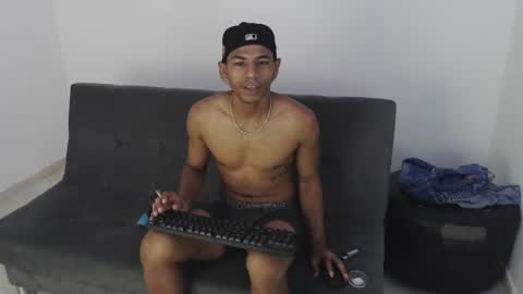 alphas_latins online show from June 11, 6:39 pm