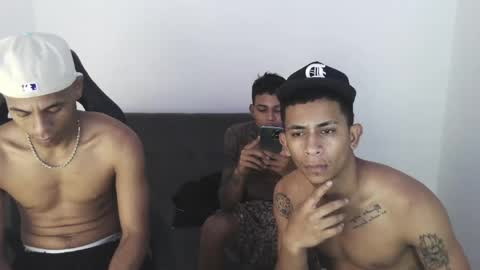 alphas_latins online show from June 13, 6:55 am