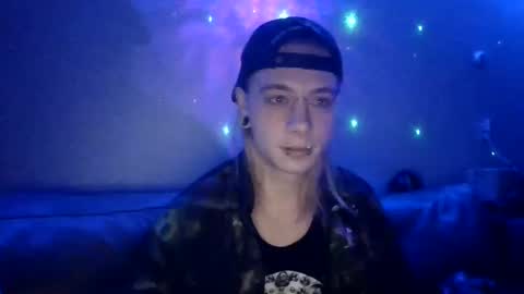 Snapshot of altboy010 chatting on December 29, 4:40 pm altboy010 online show from December 29, 4:40 pm