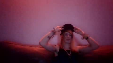 Snapshot of altboy010 chatting on October 30, 6:52 pm altboy010 online show from October 30, 6:52 pm