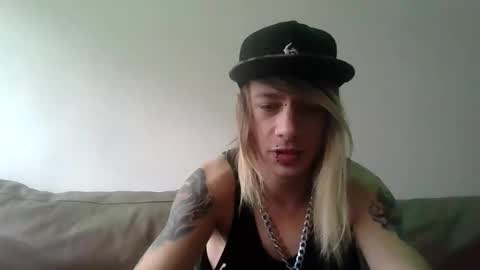 Snapshot of altboy010 chatting on November 2, 2:52 pm altboy010 online show from November 2, 2:52 pm