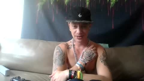 Snapshot of altboy010 chatting on July 25, 2:03 pm altboy010 online show from July 25, 2:03 pm