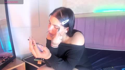 Snapshot of alunnaclarkcm chatting on December 15, 3:33 am alunnaclarkcm online show from December 15, 3:33 am