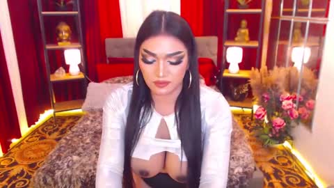 Snapshot of alurajhenson chatting on January 20, 10:15 pm Alura Jhenson online show from January 20, 10:15 pm